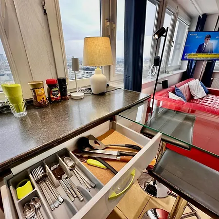 Apartment Sawa 6 Metro Fast Wifi 70'tv Panorama Hbo, Netflix, Dsiney+