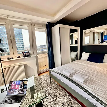 Apartment Sawa 6 Metro Fast Wifi 70'tv Panorama Hbo, Netflix, Dsiney+ Warsaw