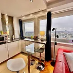 Sawa 6 Metro Fast Wifi 70'tv Panorama Hbo, Netflix, Dsiney+ Apartman