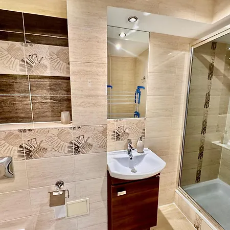 Apartment Sawa 6 Metro Fast Wifi 70'tv Panorama Hbo, Netflix, Dsiney+ *